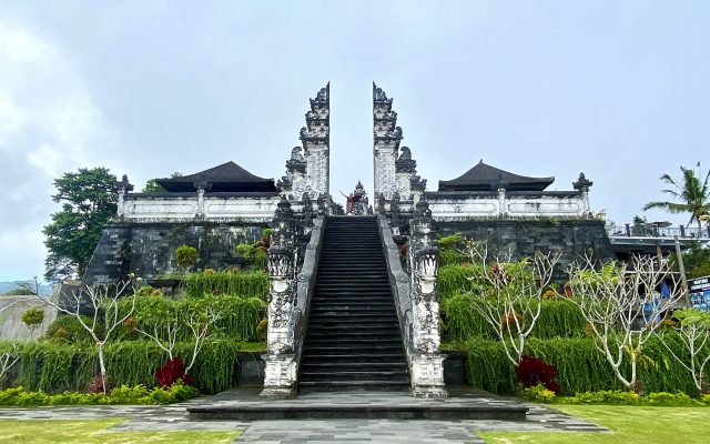 Dragon-flanked stone staircase leading up to the inner courtyard of Pura Penataran Agung Lempuyang